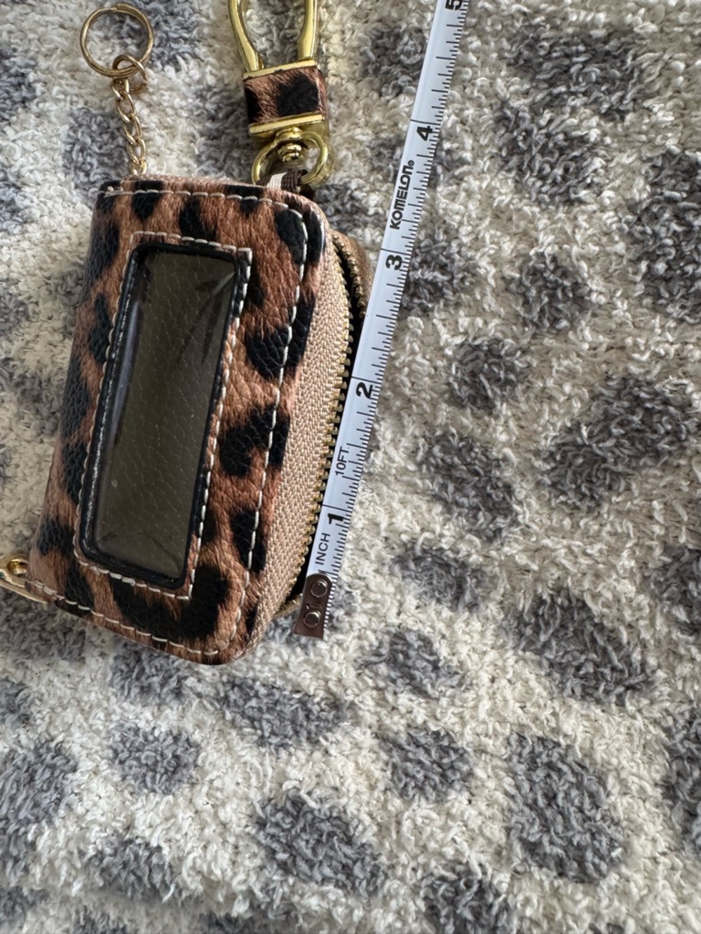 Leopard Print Keychain key fob holder with gold key chain - Picture 5 of 6
